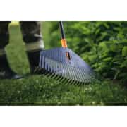 Fiskars Solid Geniş Yaprak Tırmığı ve Süpürgesi 135016-1003465 5