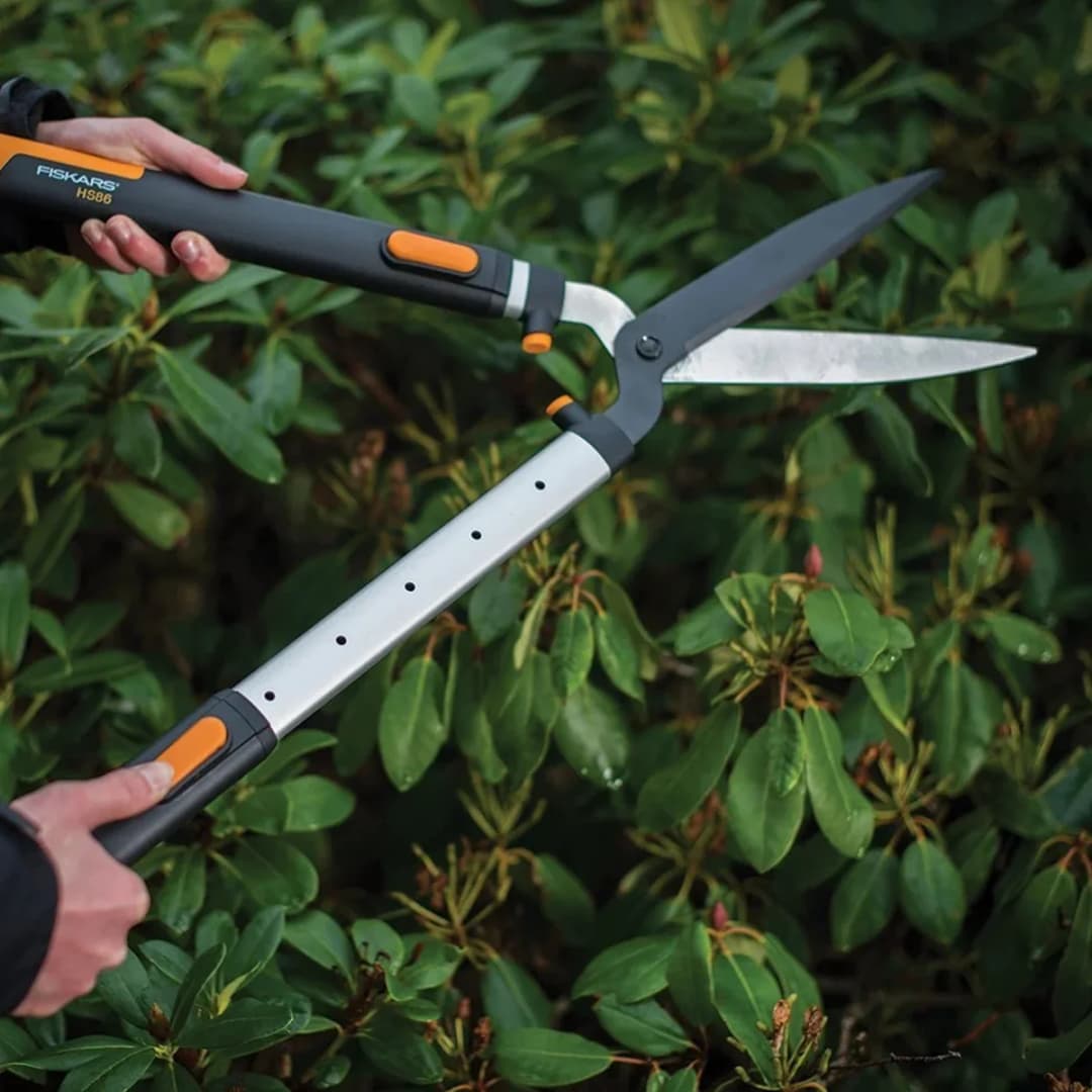 Fiskars HS86 SmartFit Teleskopik Çit Budama Makası 1013565 5