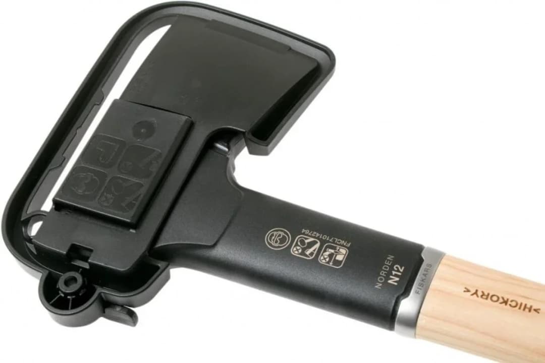 Fiskars N12 Ahşap Saplı Yarma Baltası 1051144 3