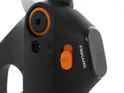Fiskars Akülü Budama Makası Bypass M Batarya Dahil 1082297 2
